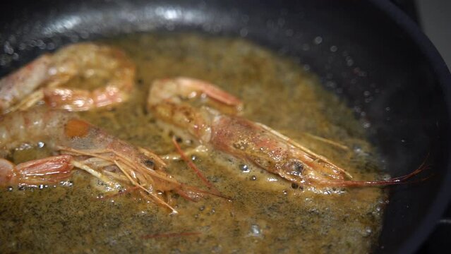 close up slow motion the shrimp is fried in a pan