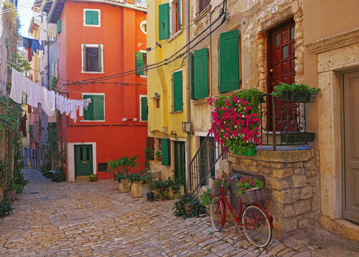 Fototapeta Streets of Rovinj with calm, colorful building facades, Istria, Croatia