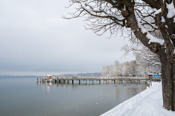Fototapeta na wymiar Herrsching am Ammersee im Winter mit viel Schnee