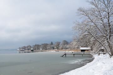 Herrsching am Ammersee im Winter mit viel Schnee
