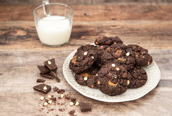 Dark chocolate cookies with chocolate chips and caramel