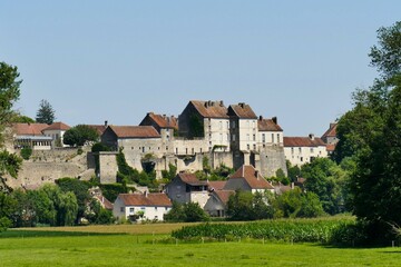 Fototapeta na wymiar Le village de Pesmes en Franche-Comté 