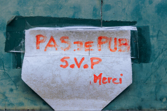 Signe "Pas de publicit&eacute;" &eacute;crit &agrave; la main