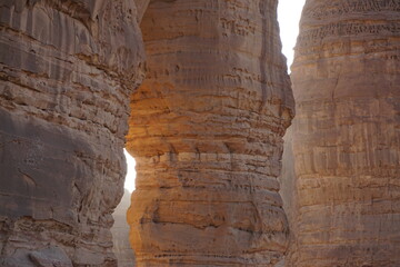 Felsen Jabal alFil mit Sonne in Saudi-Arabien, AlUla