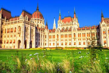 Fototapeta premium City landscape - view of the Hungarian Parliament Building in the historical center of Budapest, in Hungary