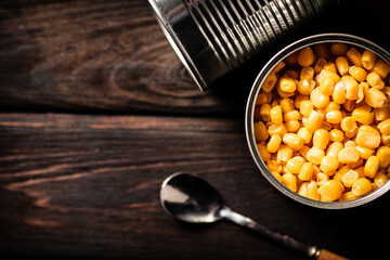An open can of canned corn. 