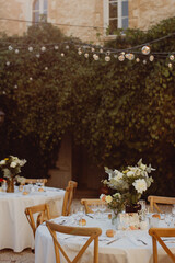 Table de mariage décorée et fleurie à l'italienne
