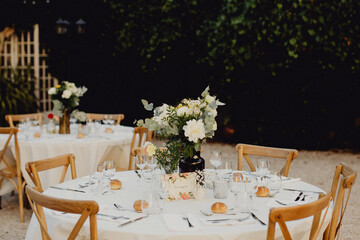 Table de mariage décorée et fleurie à l'italienne