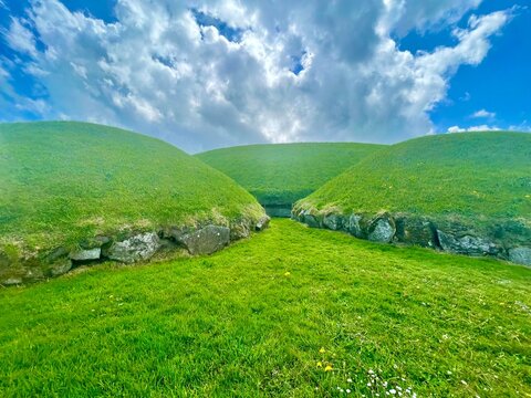 Emerald and Enchanted Knowth 