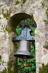 Obraz premium Alte Glocke einer alten Kapelle