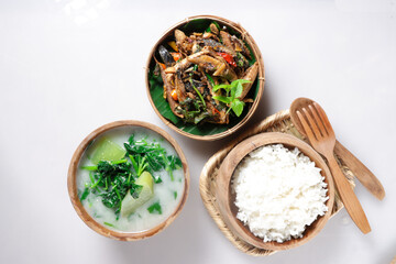 Hidangan Tradisional Jawa is Traditional javanese dish, consist of sayur bobor bayam, tumis pindang dan nasi.