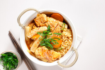 Rabokki is Korean Instant Noodles with Korean Rice Cake and Fish Cake. 