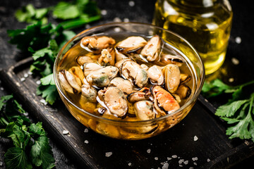 Pickled mussels in a bowl with parsley. 
