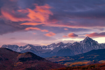 Fototapeta na wymiar Vibrant sunrise over Moun t Sneffels seen from the Dallas Divide in Colorado's San Juan Mountains
