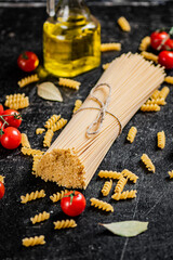 A bunch of spaghetti dry with cherry tomatoes. 