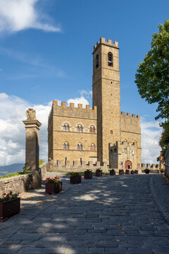 Italy, Tuscany, Poppi, Exterior of Castello dei Conti Guidi in summer