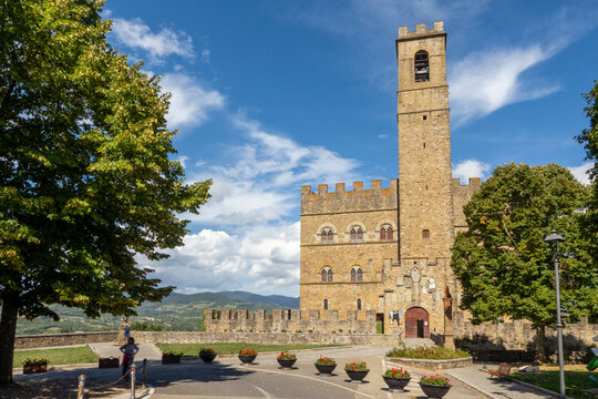 Italy, Tuscany, Poppi, Exterior of Castello dei Conti Guidi in summer