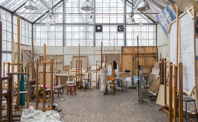 Art Education Studio, Artistic Workshop with large daylight windows, artistic equipment and...