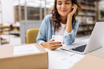 Online store manager using a smartphone in a warehouse