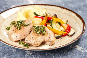 chicken with mashed potato and vegetables