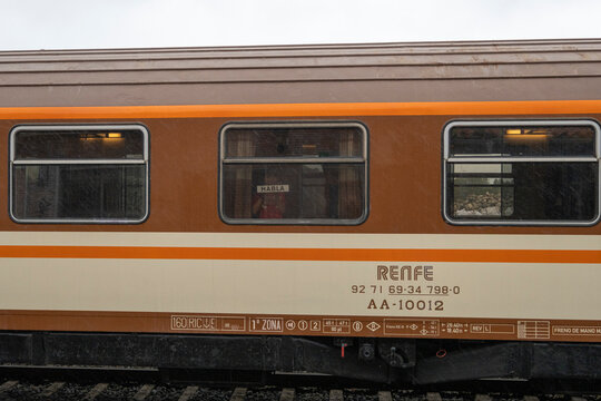 Renfe Series 333 train at the Palazuelo Empalme Monfrague train station.