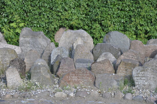 Cmentarz Żydowski, Kirkut, Pomnik Lapidarium, Węgr&oacute;w, Polska, 