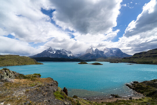 パイネ国立公園 ペオレ湖からのクエルノス山