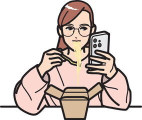 テイクアウトボックスのパスタを食べながらスマホを見るメガネ女子