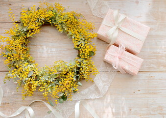 ミモザとユーカリのリースとギフトボックス