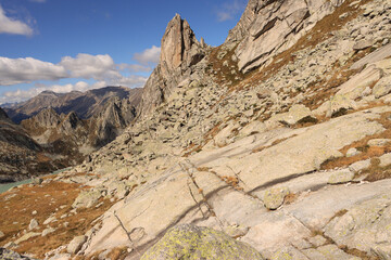 Kletterparadies &uuml;ber dem Albignasee (Bernina-Alpen); Felsnadel am Piz dal P&auml;l