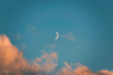 Obraz na płótnie Canvas Crescent moon glowing and evening cloud on blue sky