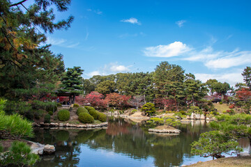 Fototapeta na wymiar the beautiful autumn view in Shukkei-en, a historic Japanese garden in the city of Hiroshima, Japan. Construction began in 1620 during the Edo period.