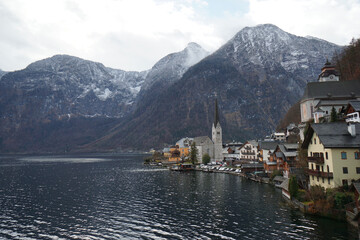 Fototapeta na wymiar Stunning view of the Hallstatt village surrounded by mountains and beautiful nature in winter. 