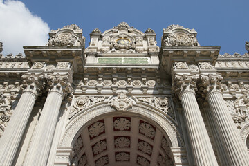 Fototapeta premium Gate of Dolmabahce Palace in Istanbul, Turkiye