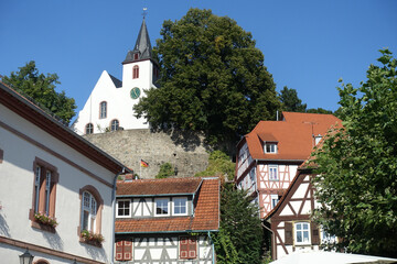 Rathaus und Bergkirche in Zwingenberg