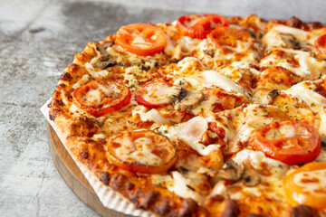 pizza with mushrooms and tomatoes