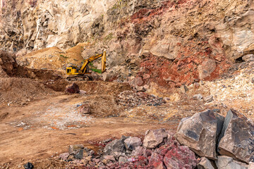 Obraz na płótnie Canvas excavator at a quarry in the mountains