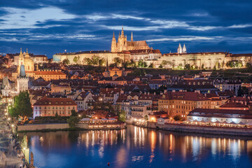 Fototapeta na wymiar Vista panoramica di Praga 