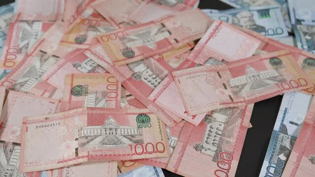 peso  dominicanos de 2000 y de 1000
