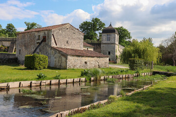 Charente-Maritime - Saint-Porchaire - Vue sur la rivière nommée Le bruant