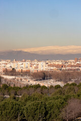 Fototapeta na wymiar Madrid. Pollution. Contamination. Views of the city of Madrid with a gray and brown layer of pollution beret over the city. Sierra de Guadarrama with snow on the mountain. Photography.