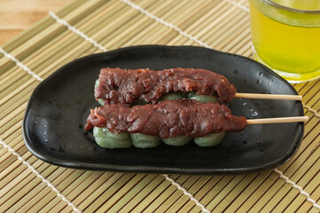 緑茶と粒あんよもぎ団子