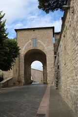 Fototapeta na wymiar Porta in Assisi, Umbria Italy