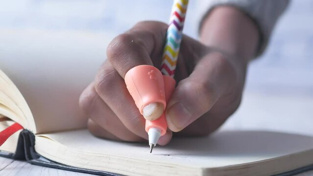 childing using writing corrector pen holder postures grip 