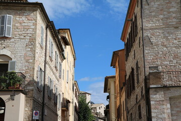 Fototapeta na wymiar Old narrow alley in Assisi, Umbria Italy