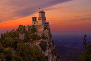Rocca della Guaita, castello a San Marino al tramonto. © Federico