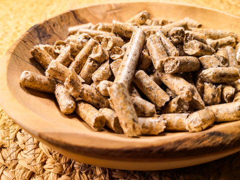 Holzpellets als regenerativer Energietr&auml;ger veredeln S&auml;genebenprodukte zu nachhaltigem W&auml;rmelieferant