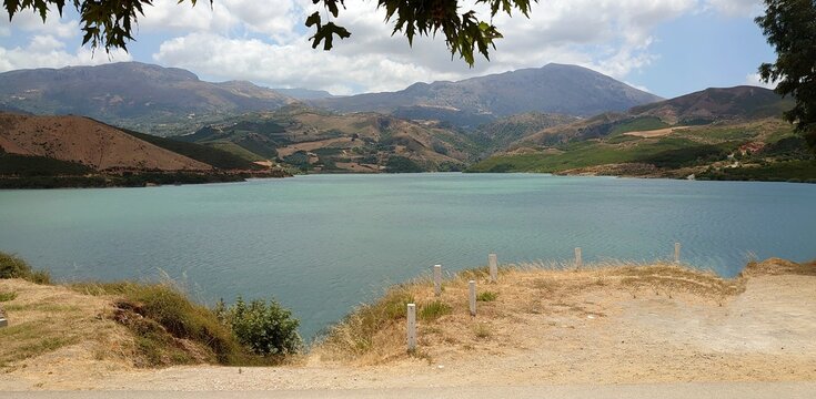 Lac de Potamon, Amari Dam Reservoir, r&eacute;gion de Rethymnon, Cr&egrave;te, Gr&egrave;ce.
