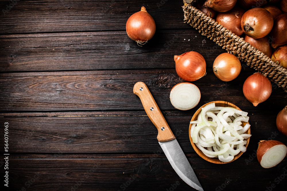 Wall mural pieces of onion in a plate and whole onions in a box.