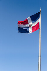 Bandera de República Dominicana en la Plaza de España - Santo Domingo [Vertical]